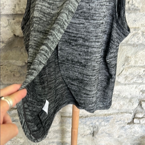 Gray open back top - Picture 4 of 7